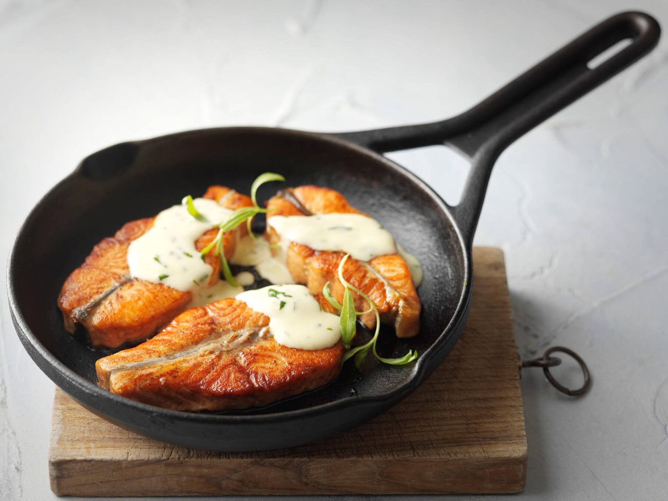 Valkoviinikastike kalalle