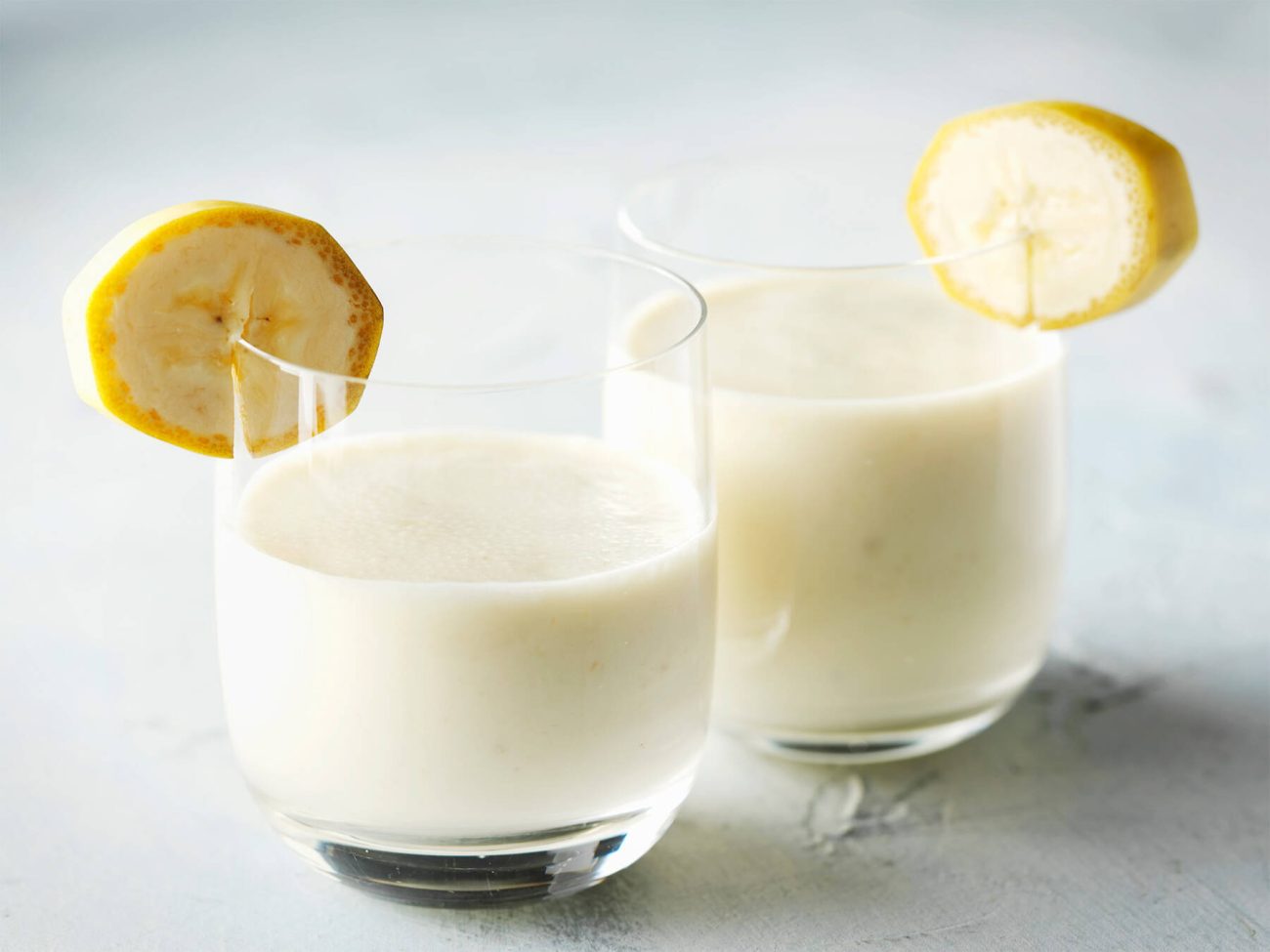 Aurinkoinen hedelmä-rahkajuoma