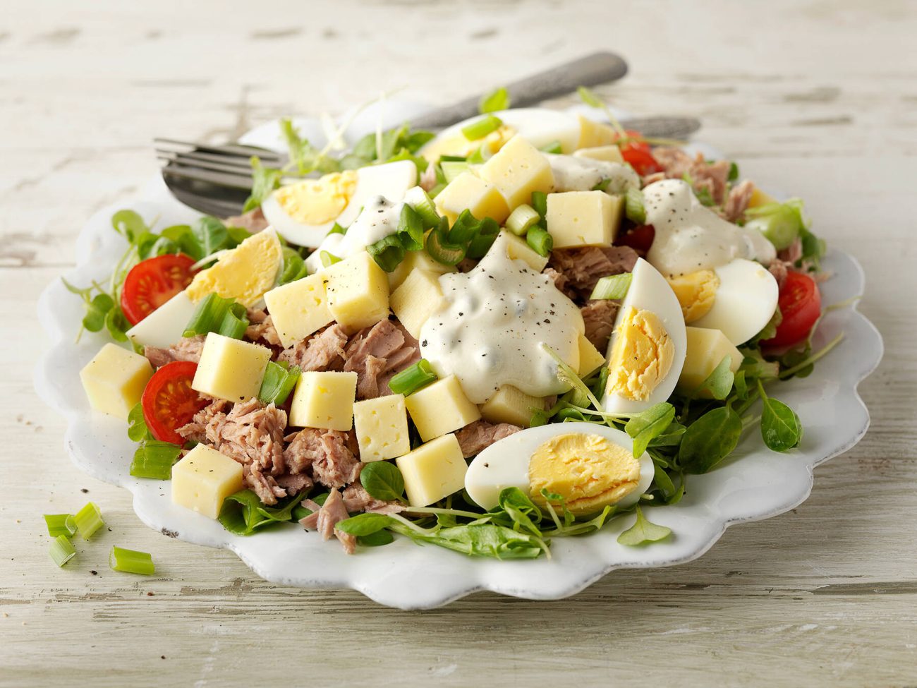 Kevyempi tonnikala-juustosalaatti