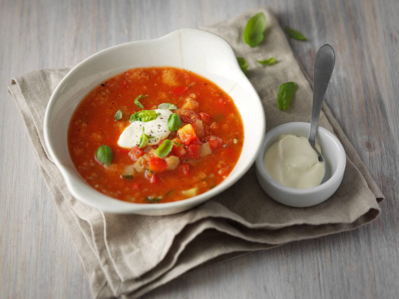 Lämmin gazpacho ja  aioli