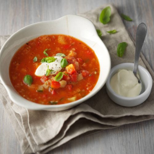 Lämmin gazpacho ja aioli