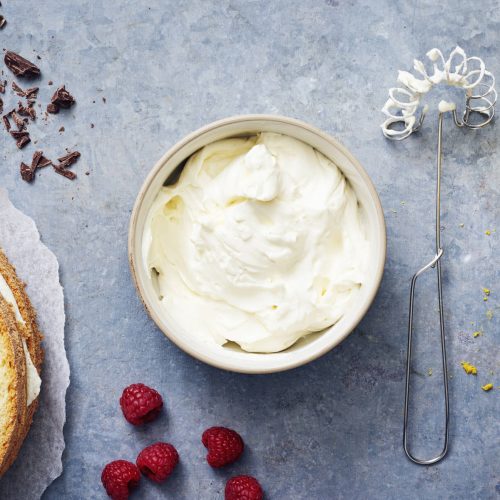 Rahka-kermavaahto täytekakkuihin