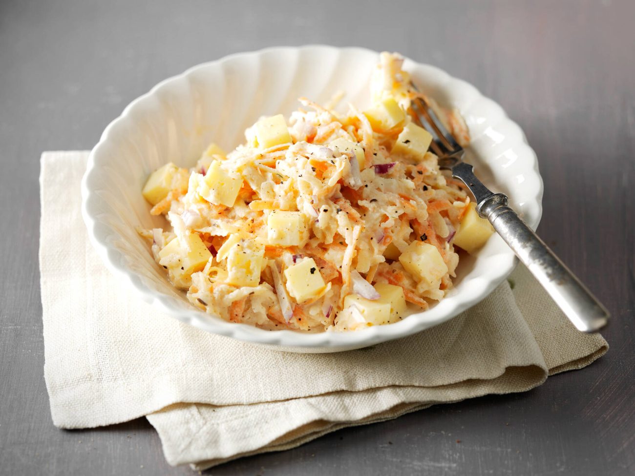 Omena-juustosalaatti