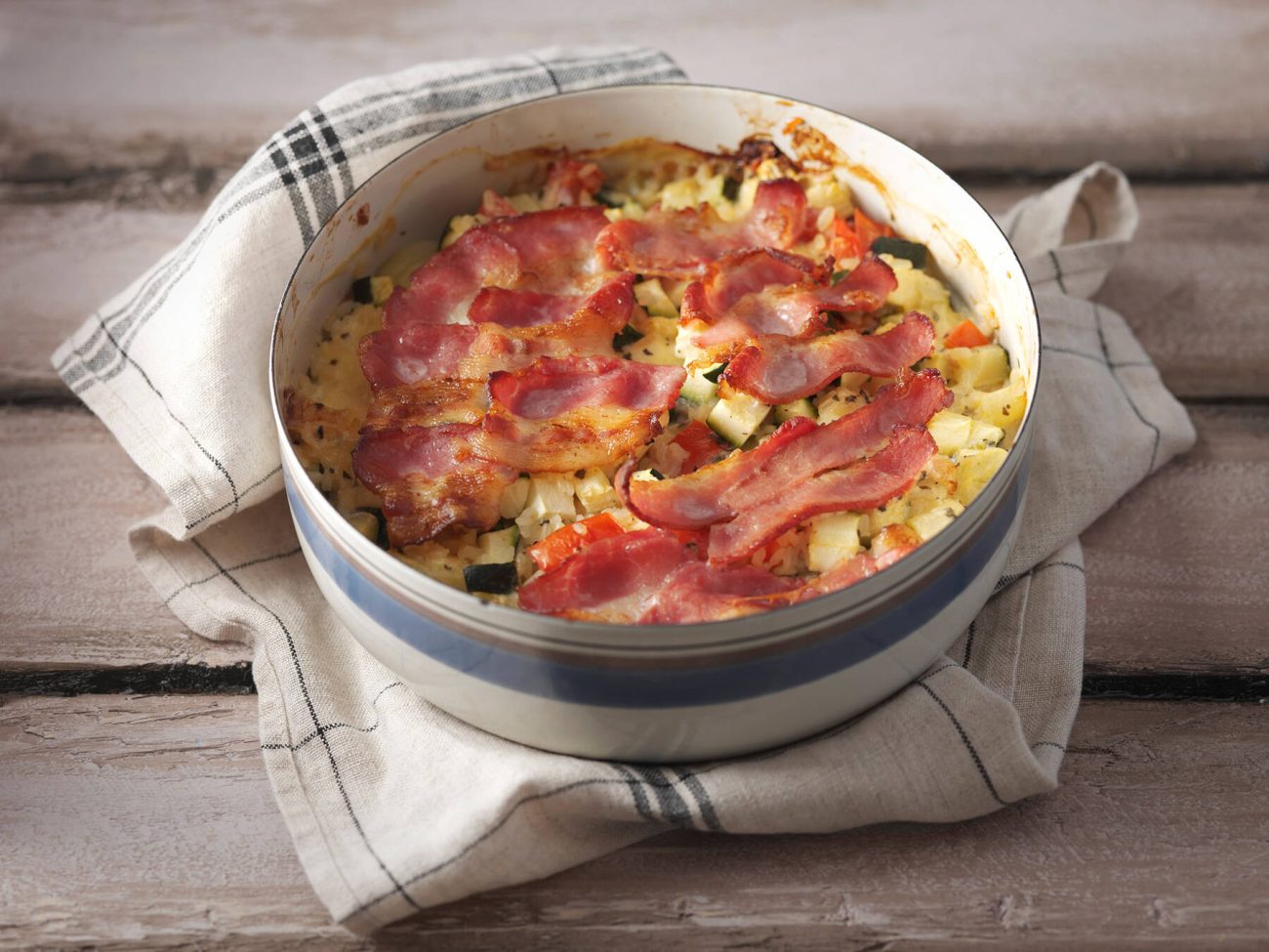 Kesäkurpitsa-pekonivuoka