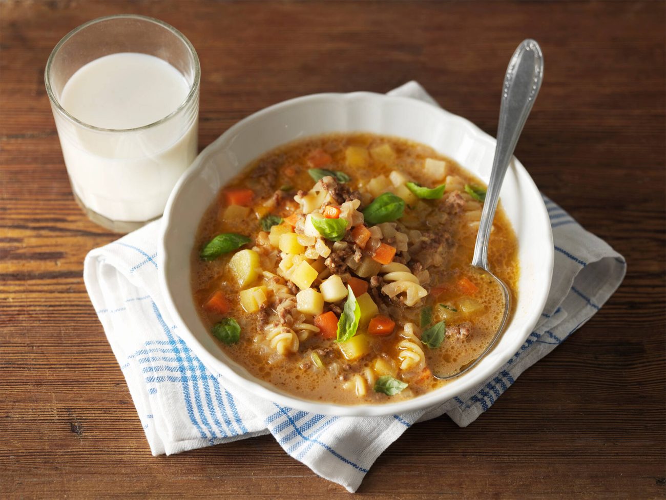 Helppo jauheliha-pastakeitto