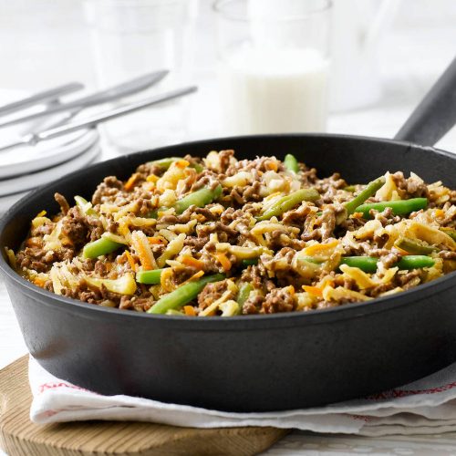 Kolmen sipulin jauheliha-kasviskastike