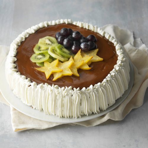 Hedelmäinen kinuski-kermakakku