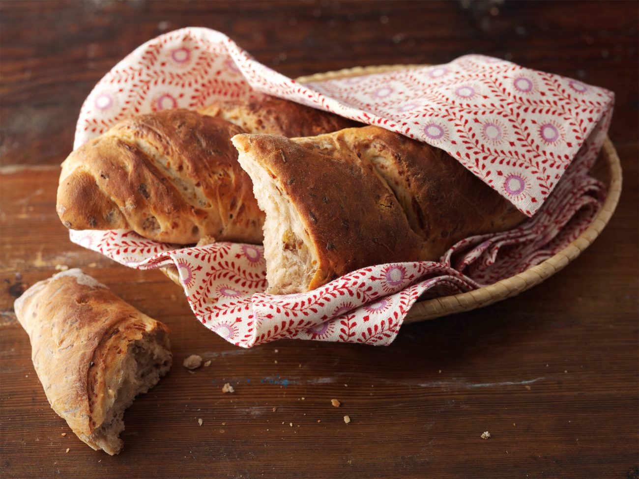 Juustoiset pähkinäpatongit