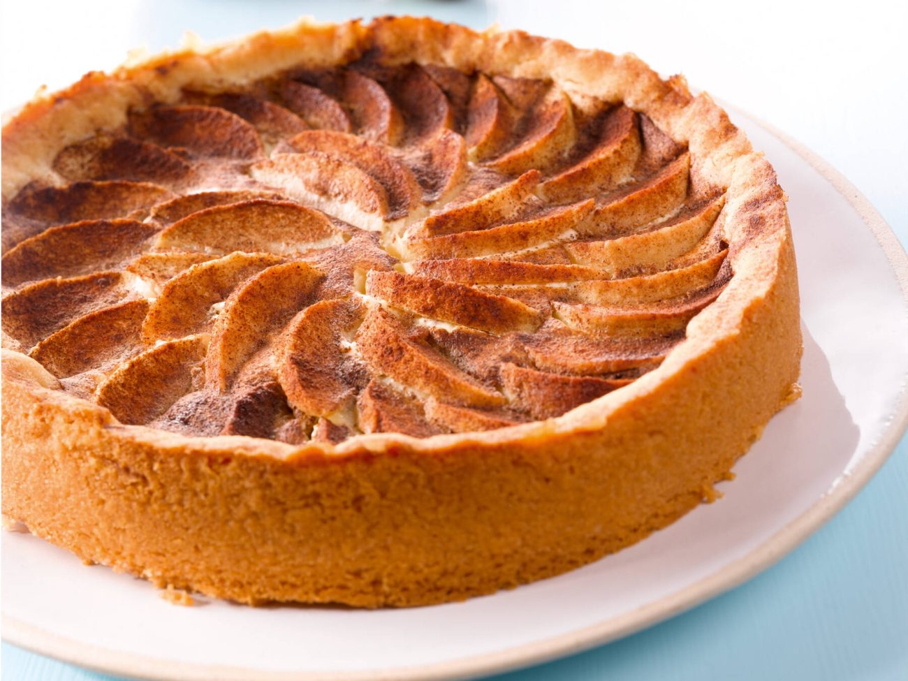 Perinteinen rahka-omenakakku