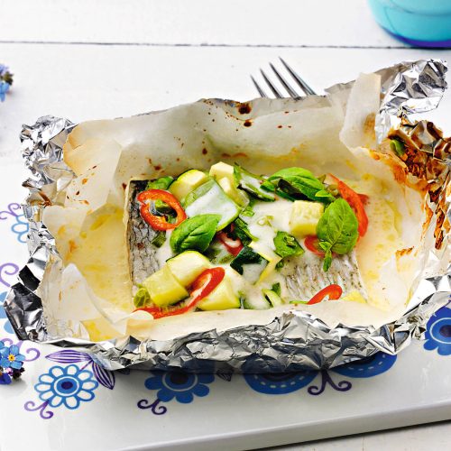 Siikaa ja kesäkasviksia folionyytissä