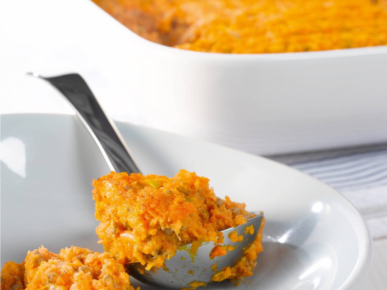 Jauheliha-porkkanasoselaatikko