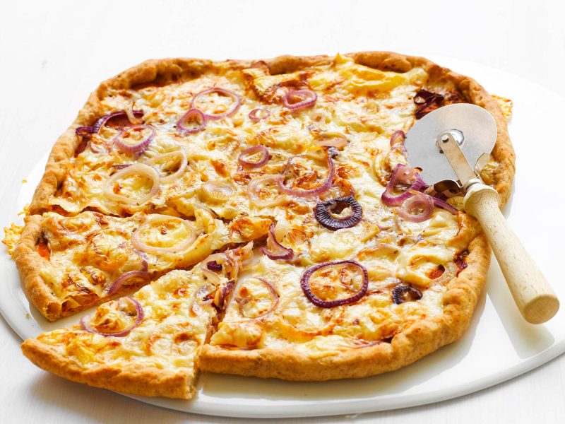 Juustoinen ruispizza