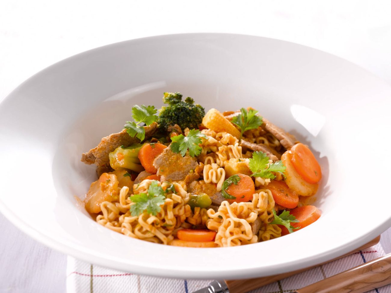 Maapähkinä-possuwokki