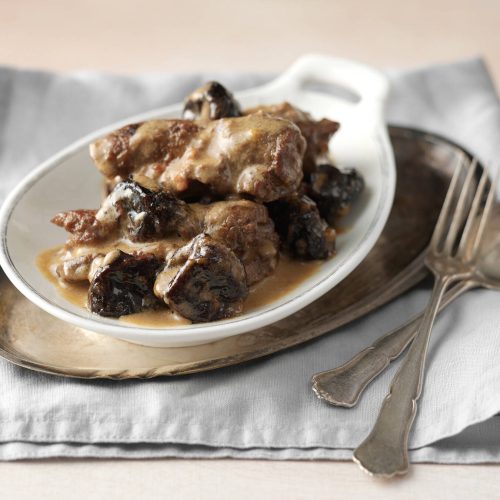 Lihakääryleet luumu-kermakastikkeessa