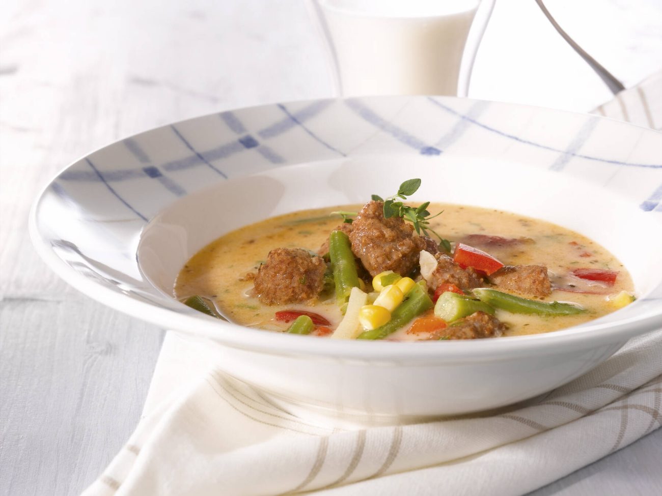 Meksikolainen lihapullakeitto