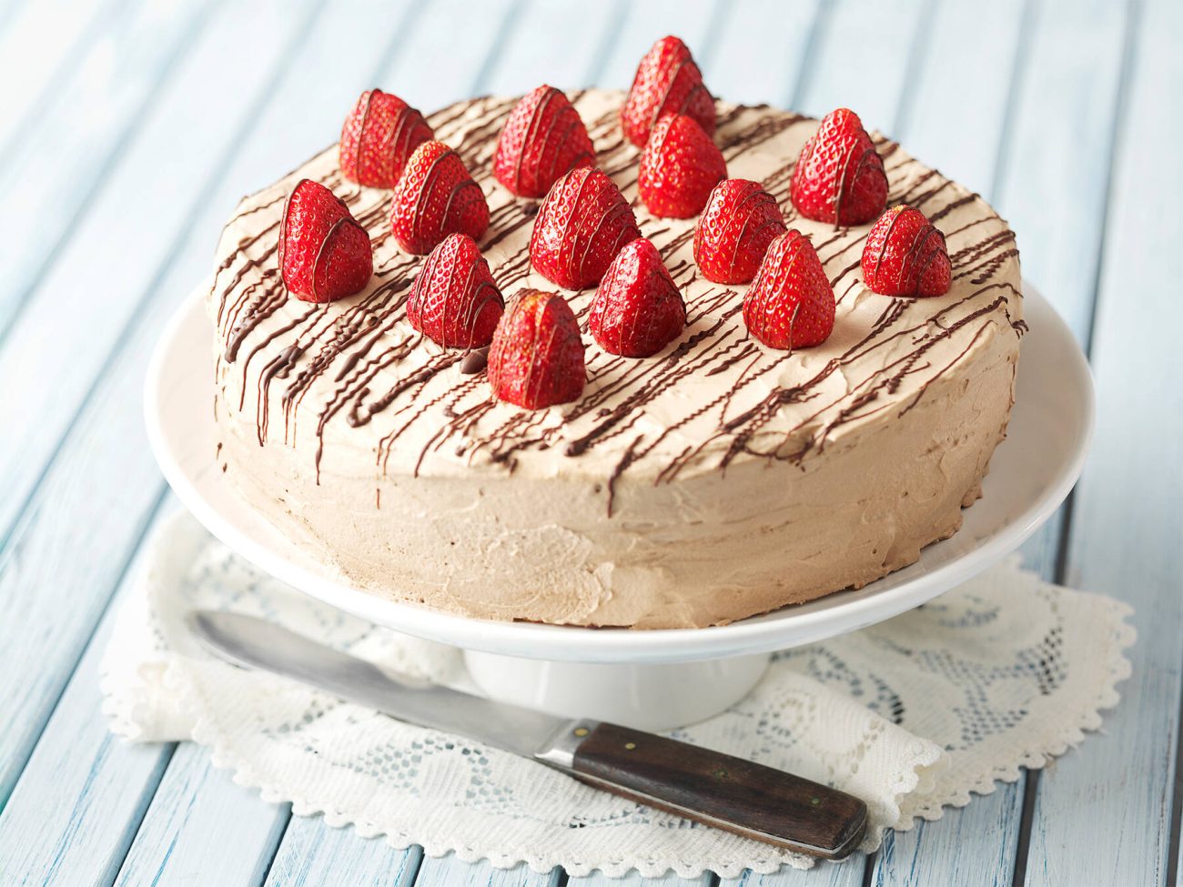 Mansikkainen suklaakermakakku