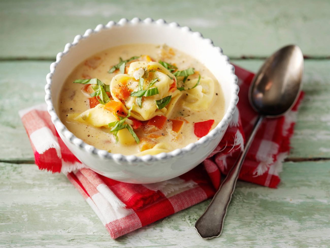 Tomaatti-pastakeitto