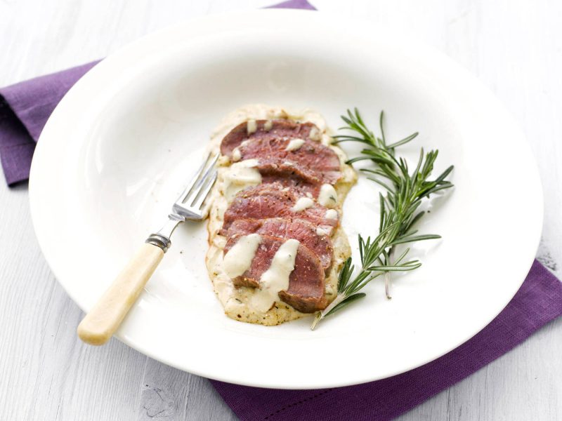 Karitsan fileetä ja pippurikastiketta