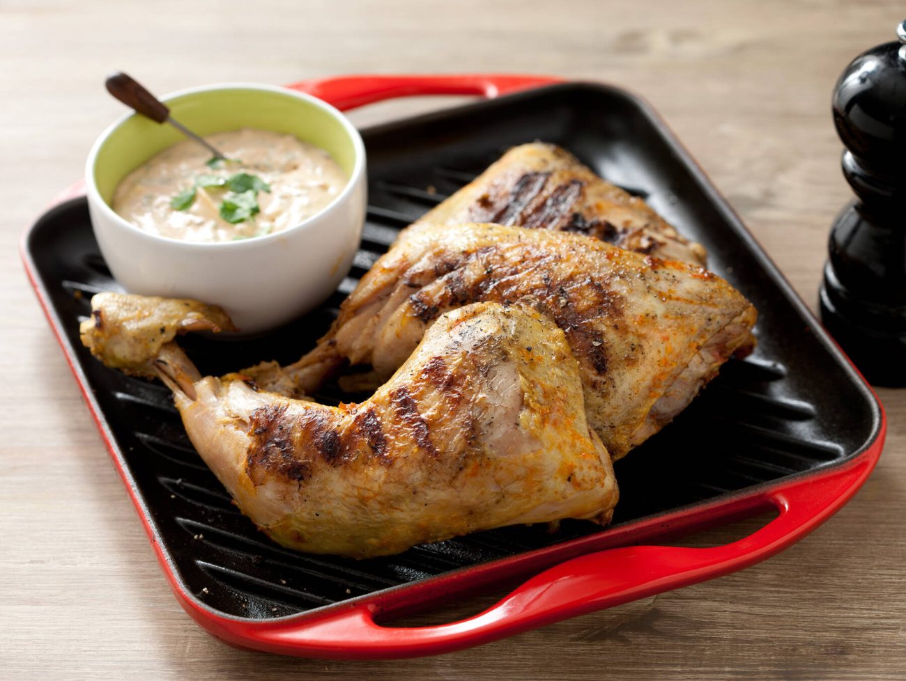 Grillatut broilerinkoivet ja limetti-korianteridi