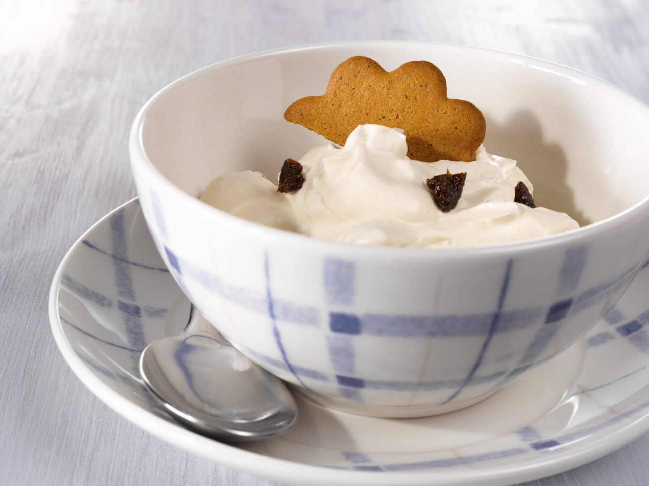 Luumuinen rommi-rusinarahka