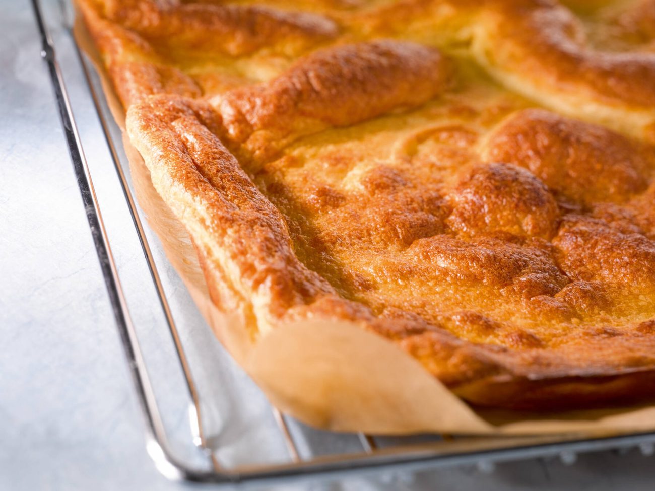 Pannukakku kermavaahdolla & mansikoilla