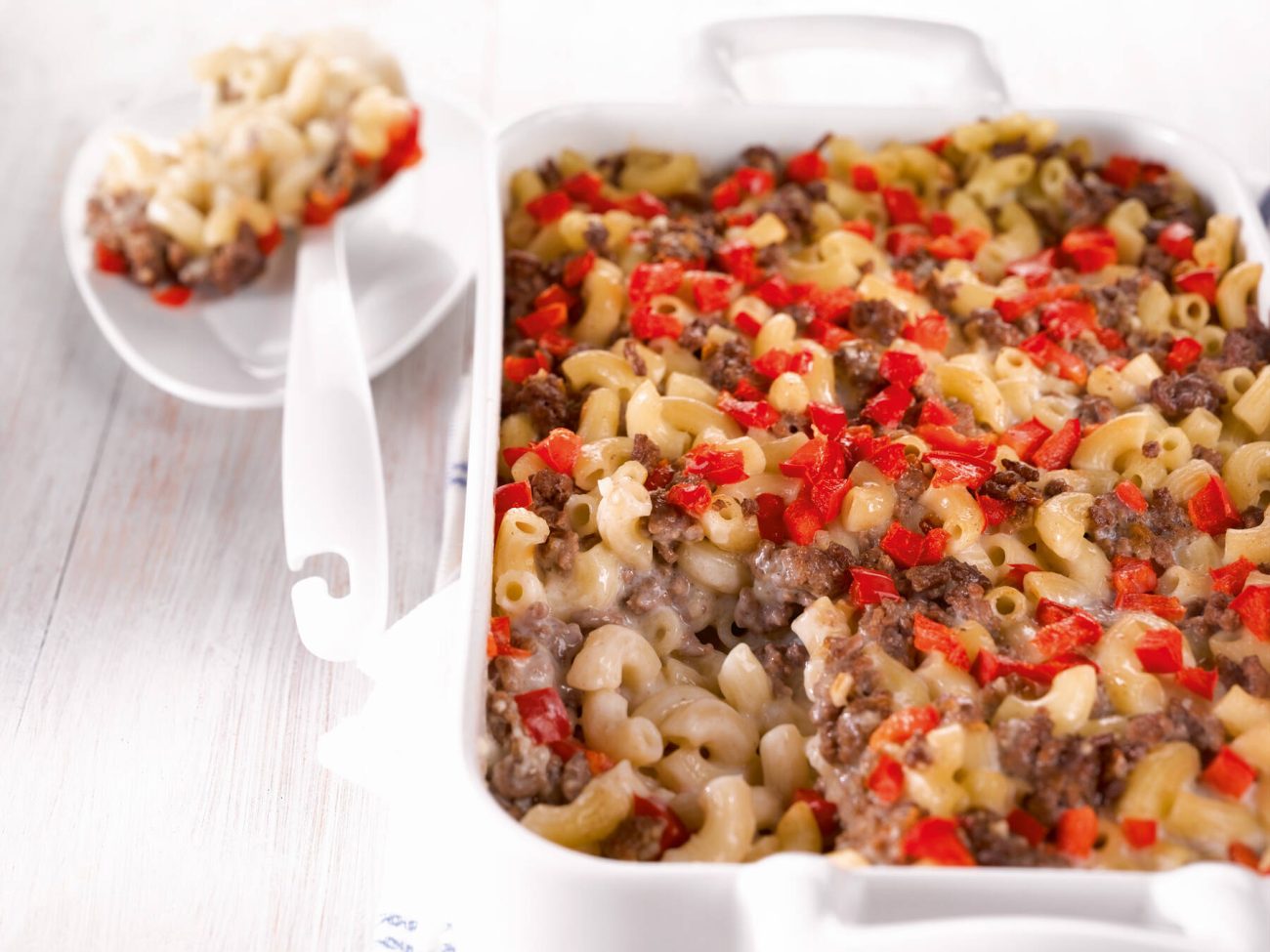 Makaronilaatikko sipulikeittoaineksilla