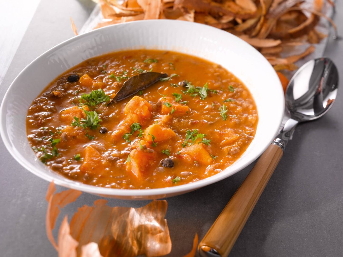 Linssi-jauhelihakeitto