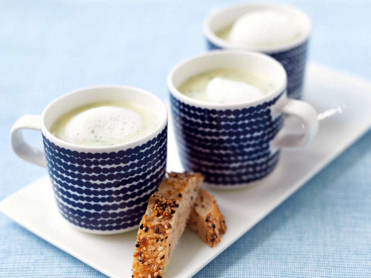 Lempeä maa-artisokkakeitto