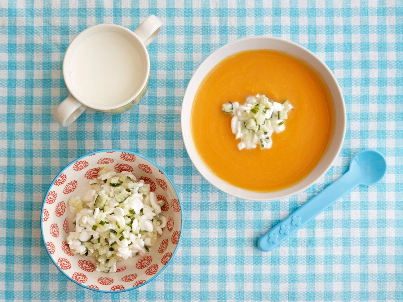 Pehmeänmakuinen raejuusto-tzatziki lapsille