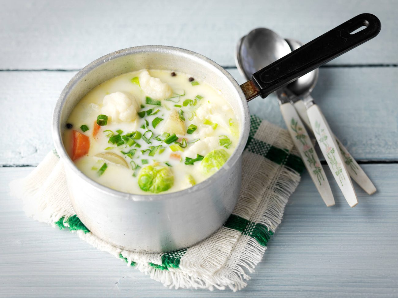 Juustoinen kesäkeitto