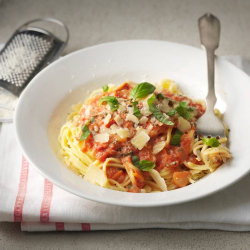 Tomaatti-basilikakastike