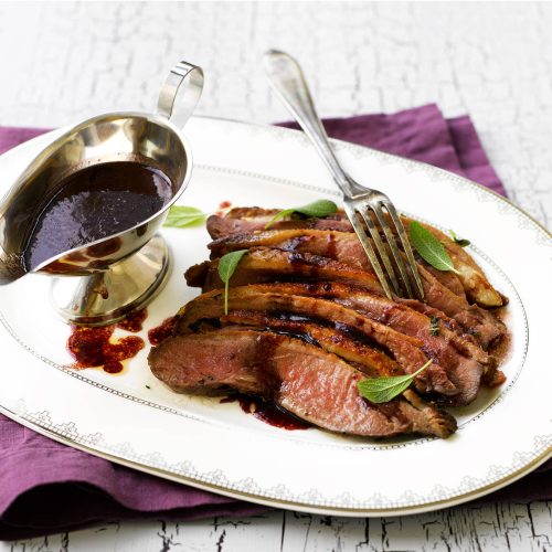 Paahdettua ankanrintaa ja vadelmaviinietikkakasti