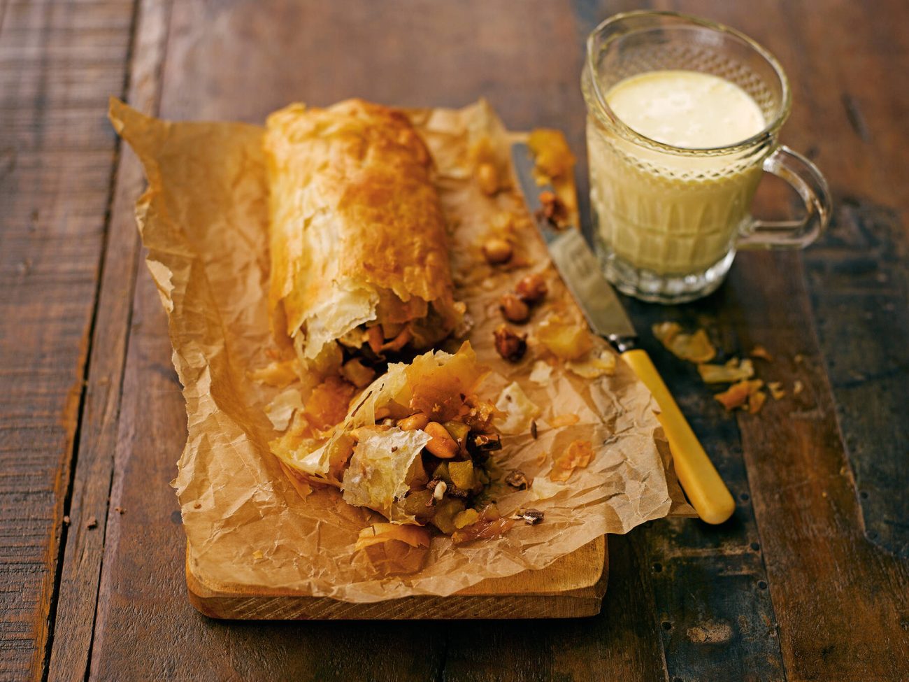 Omena-suolapähkinästruudeli