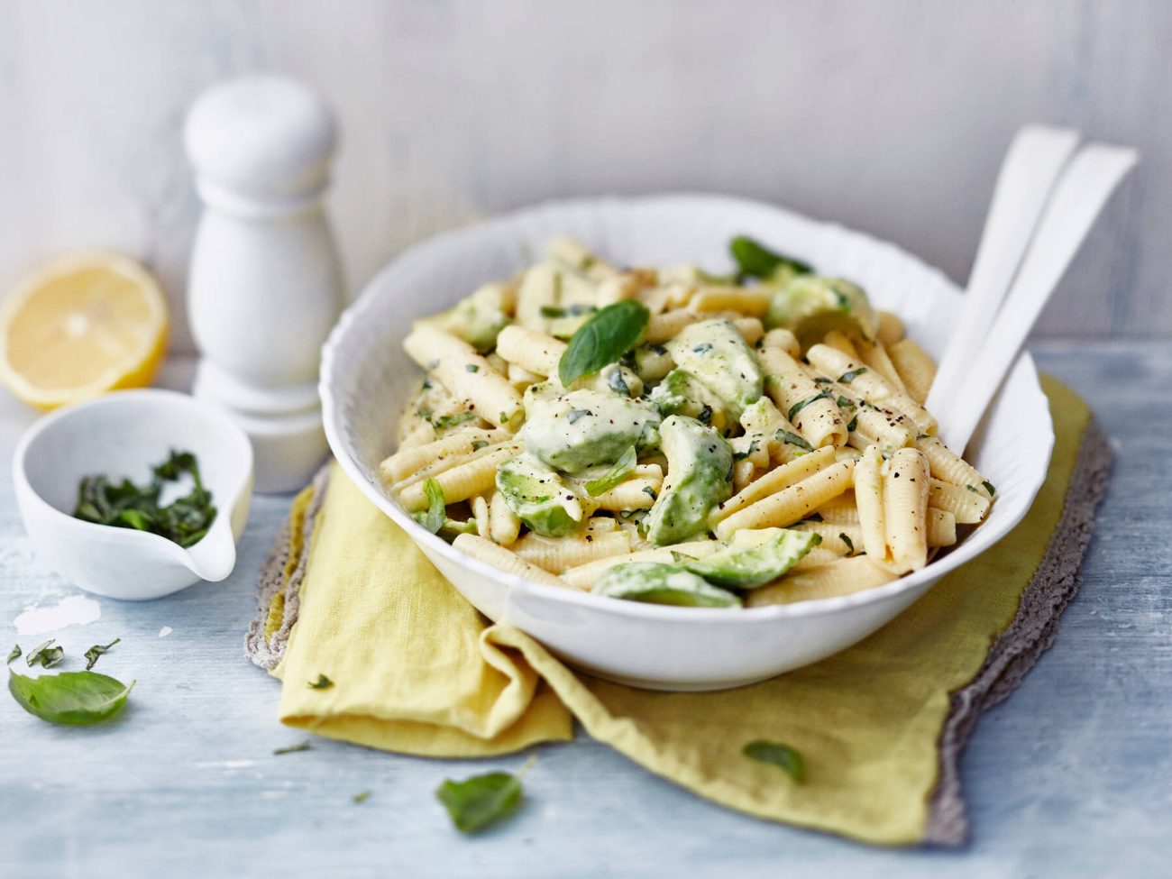 Avokado-sitruunapasta