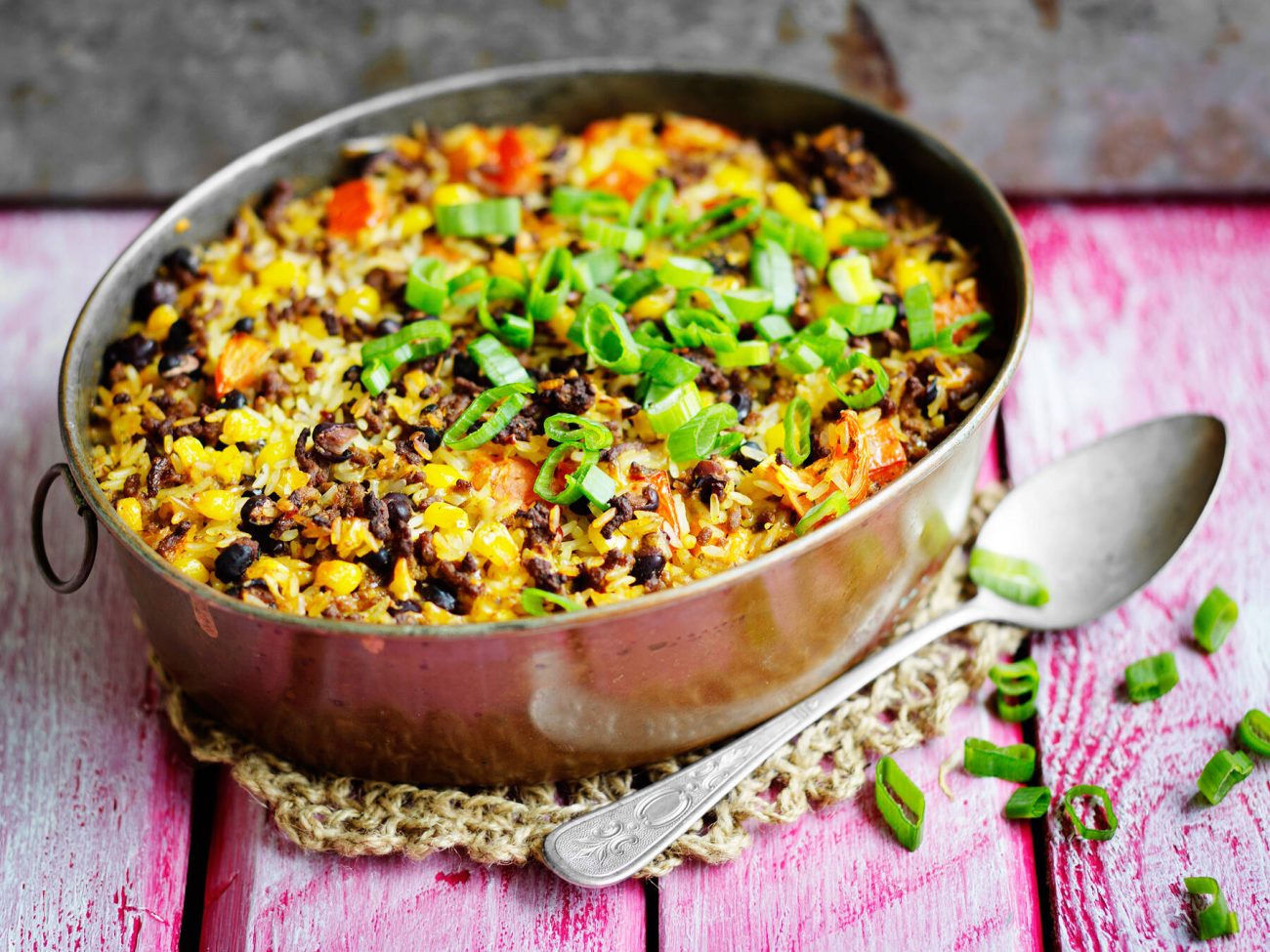 Riisi-papu-jauhelihavuoka