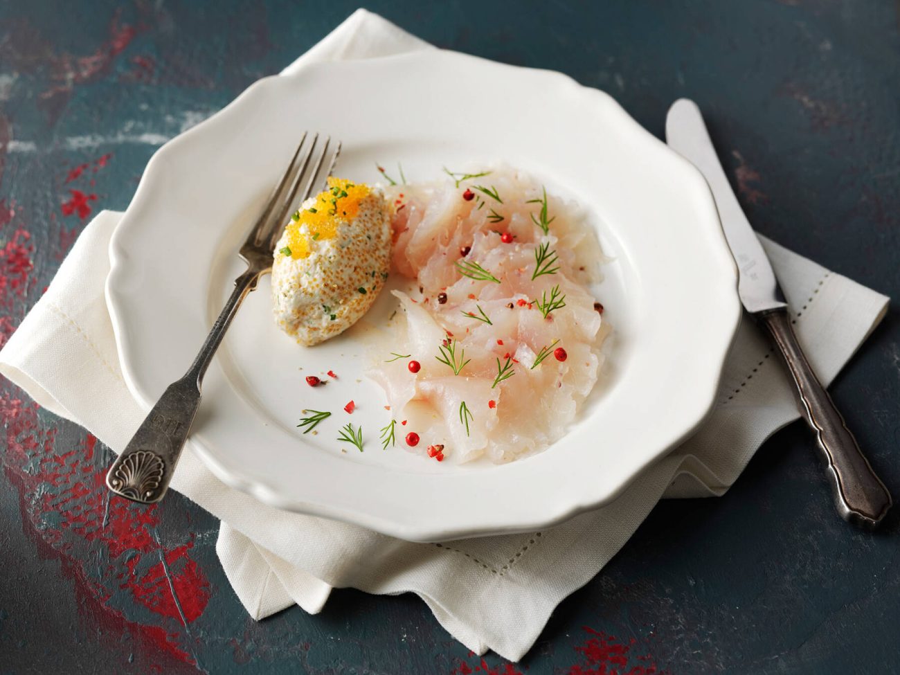 Kylmä mäti-kermakastike