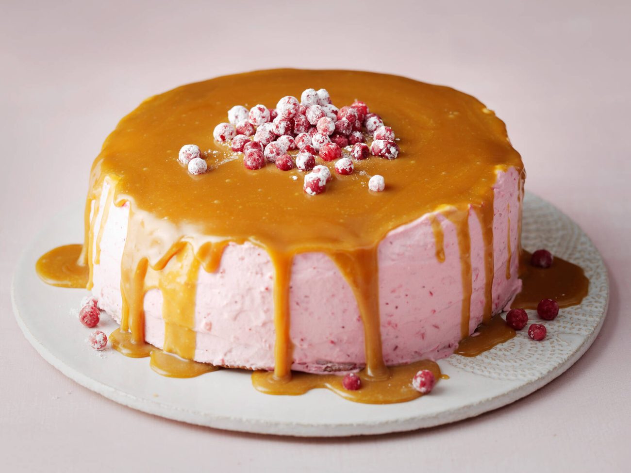 Puolukka-kinuskikakku