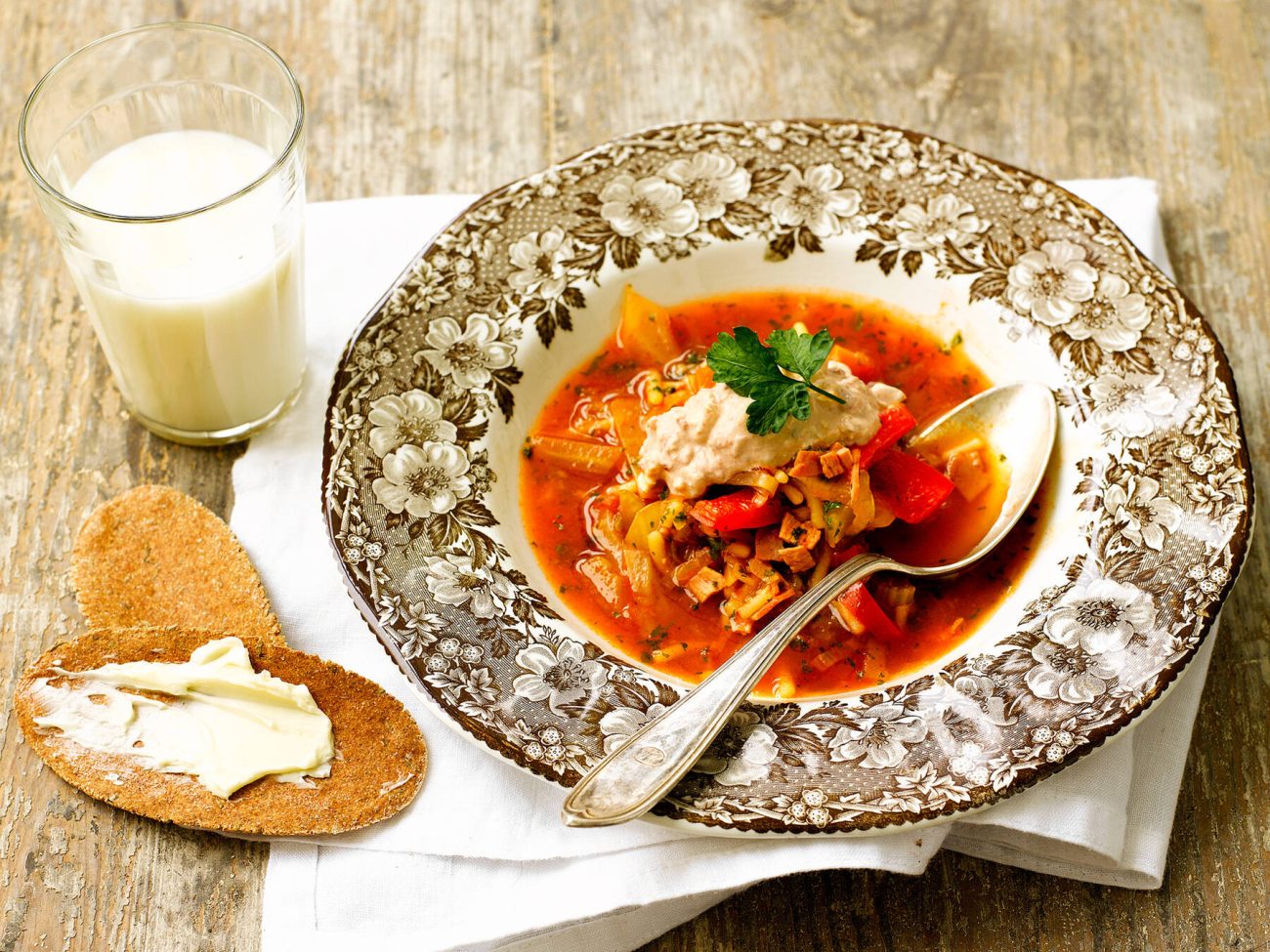 Tomaattinen minestronekeitto