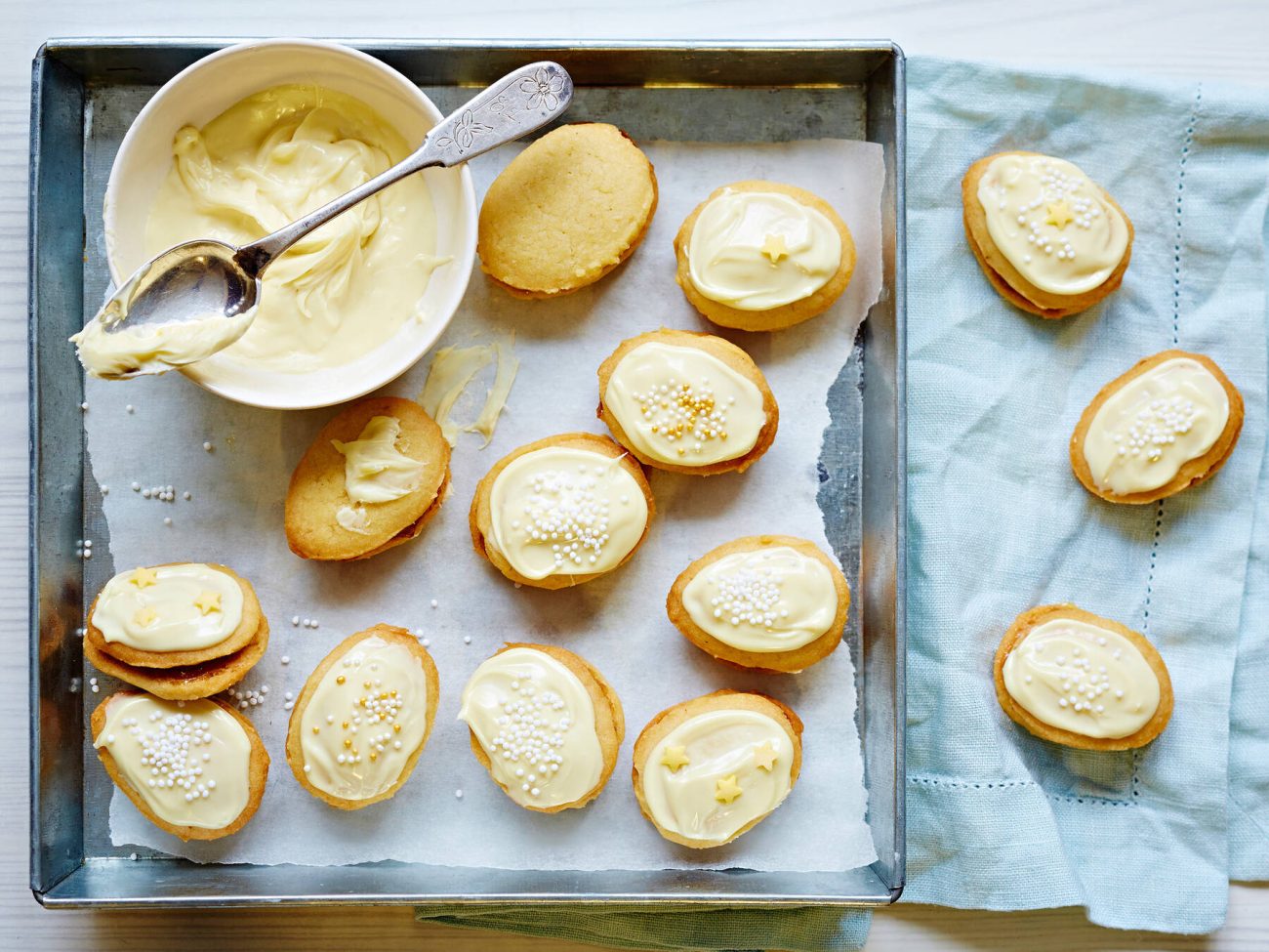 Sitruunaiset lusikkaleivät