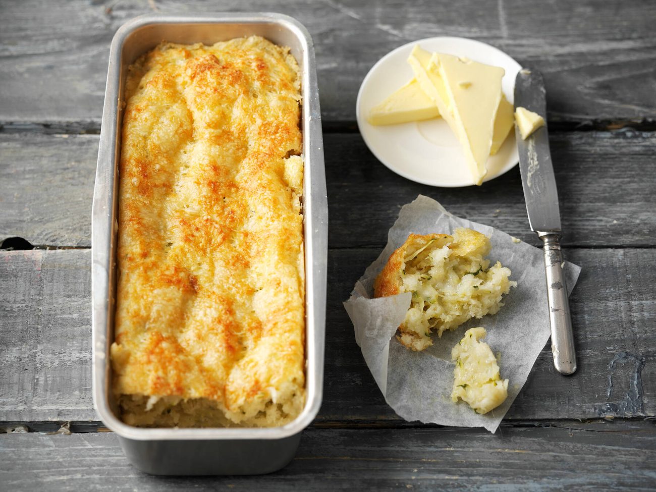 Gluteeniton kesäkurpitsa-juustoleipä