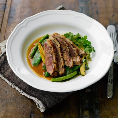 Ankanrintaa ja kasviksia misokastikkeessa