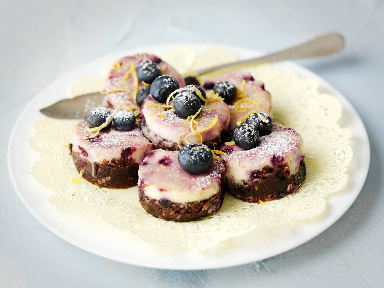 Sitruunaiset mustikkabrowniet