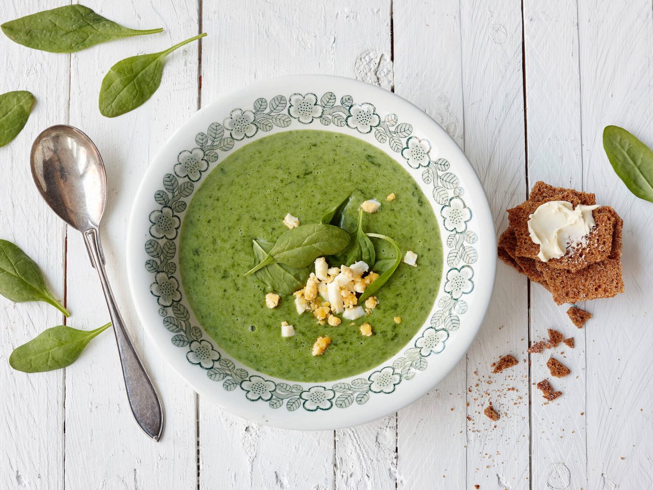 Pinaattikeitto tuorepinaatista