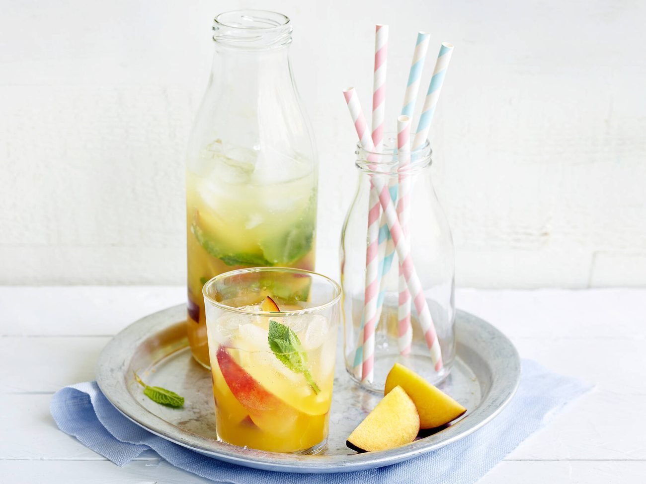 Kesäinen persikkajuoma