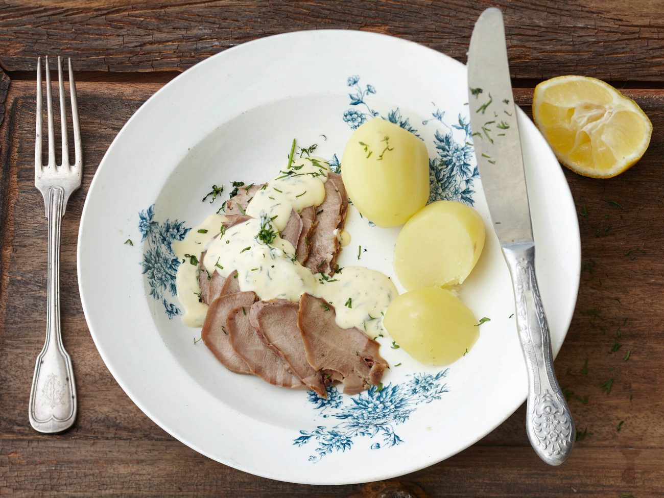 Possun kieltä sitruuna-kermakastikkeessa