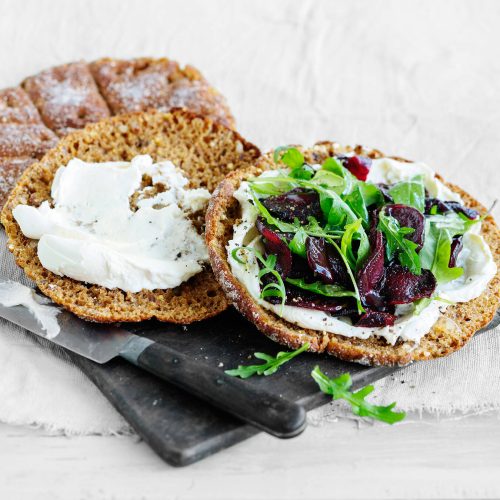 Piparjuuri-punajuurileivät