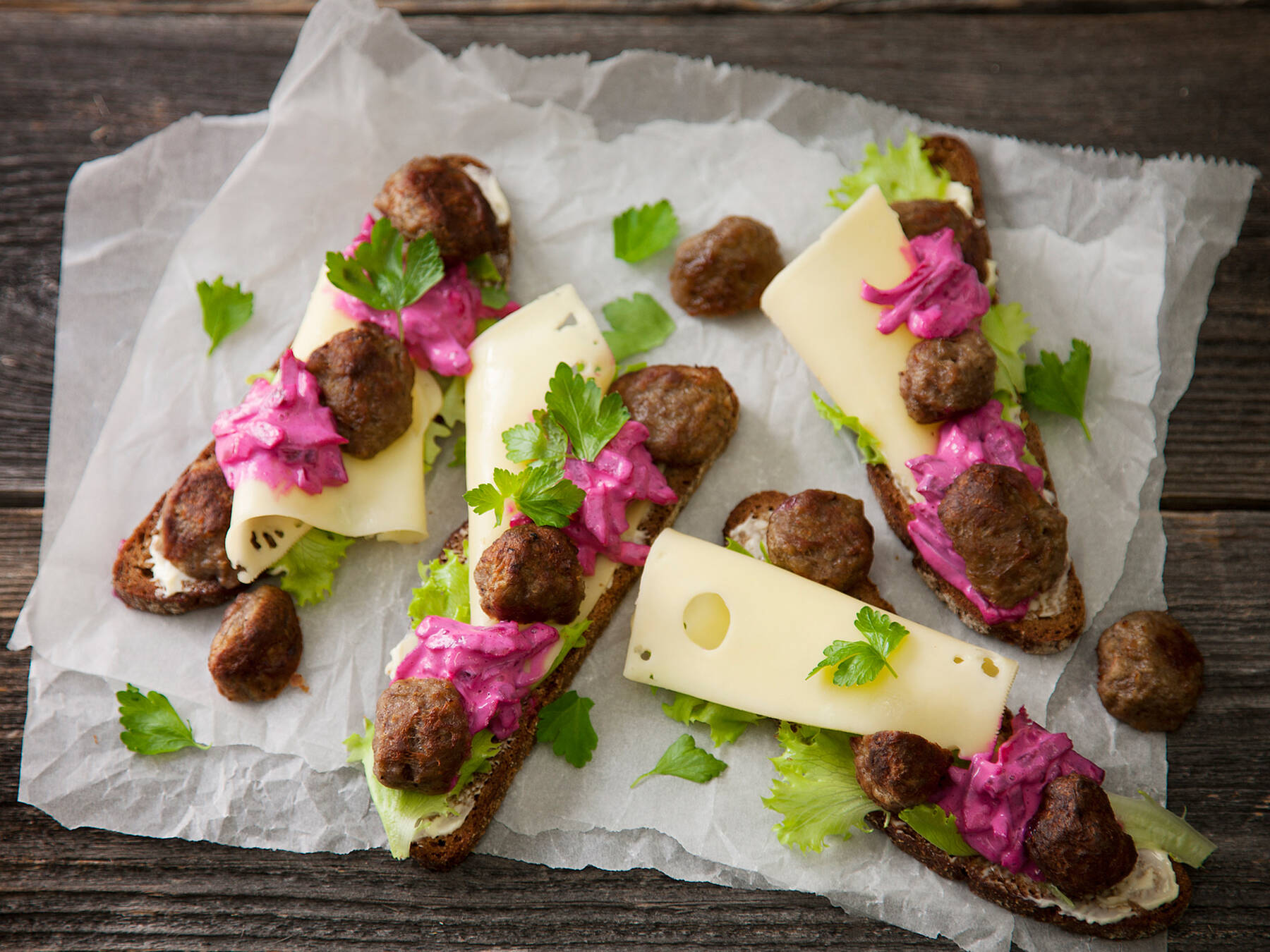 Lihapulla-juustoleipä - Valio