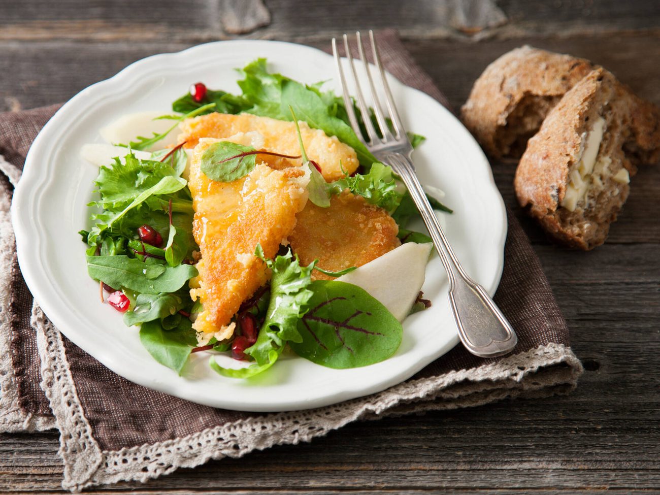 Friteerattu juustosalaatti