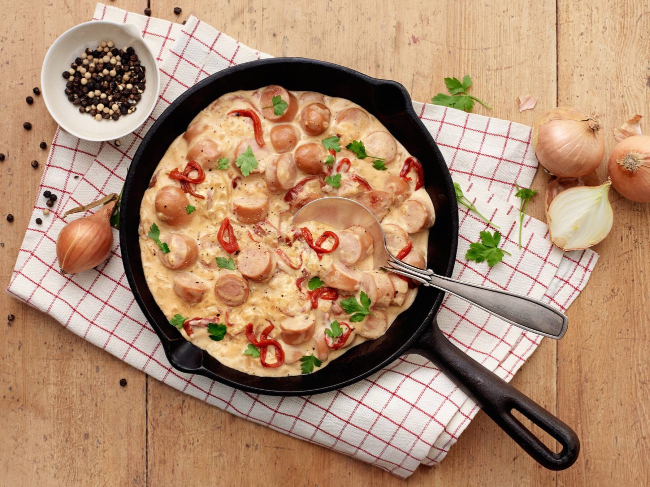 Nakkikastike vartissa