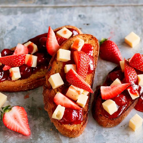 Mansikka-juustoleivät